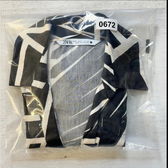 ZARA PRINTED CROPPED SHIRT BLOGGERS FAV BLACK / WHITE S Knot Front Collared - Picture 16 of 16